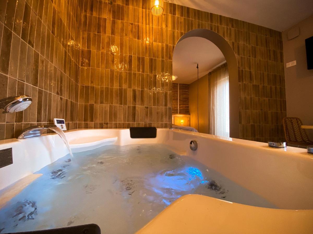 Love Room Suite Bali - Auray En Bretagne Brech Kültér fotó